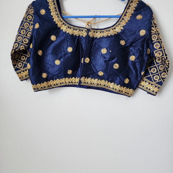 Only blouse or use like crop top - Picture 2 of 2